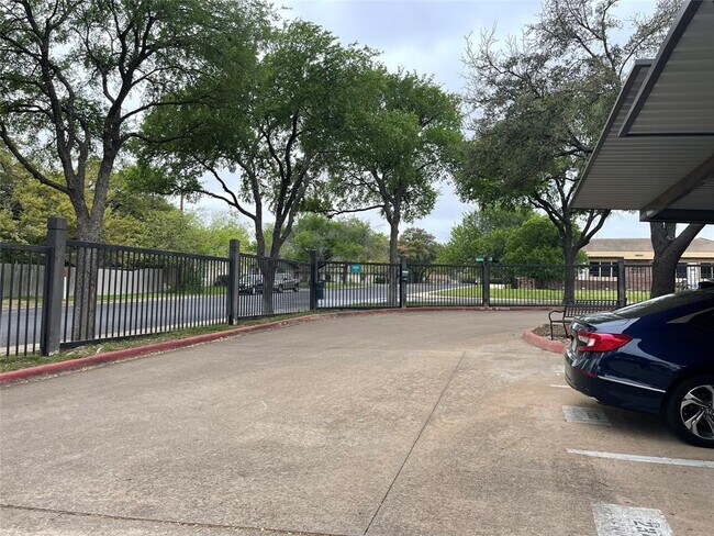 Building Photo - 8888 Tallwood Dr