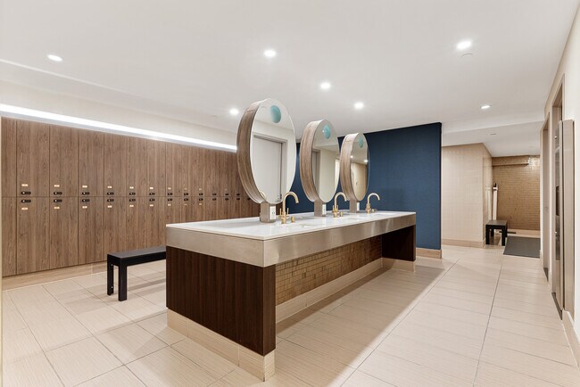 Interior Photo - 4705 Center Boulevard