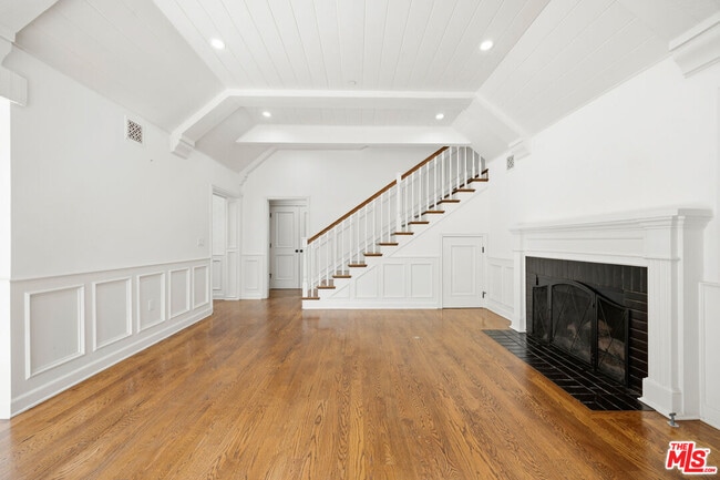 Building Photo - 4316 N Clybourn Ave