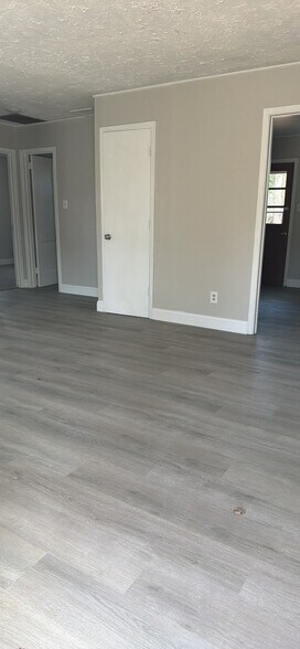 Building Photo - 522 Williams St