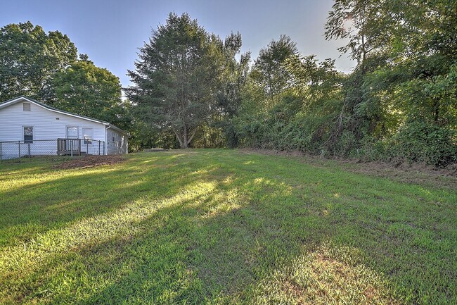 Building Photo - 875 S Pickens Bridge Rd