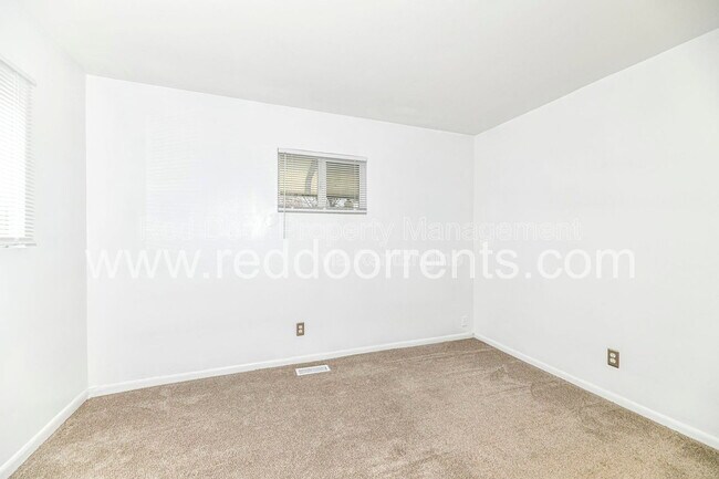 Building Photo - 5361 E Burgess Ave