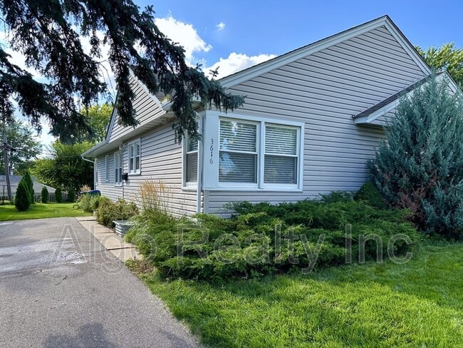 Building Photo - 3616-3616 Kipling Ave