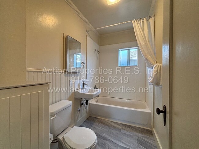 Building Photo - Updated Cottage - Downtown Roseville - 1 B...