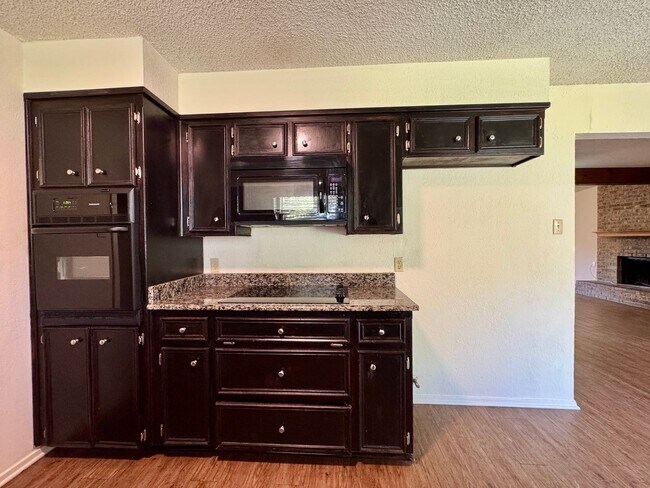 Building Photo - Single Family Home