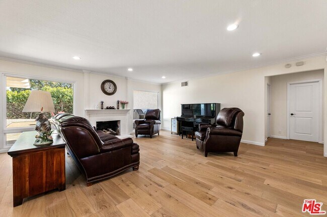Building Photo - 6111 Monero Dr