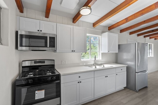 Primary Photo - 1415 E Adelaide Dr