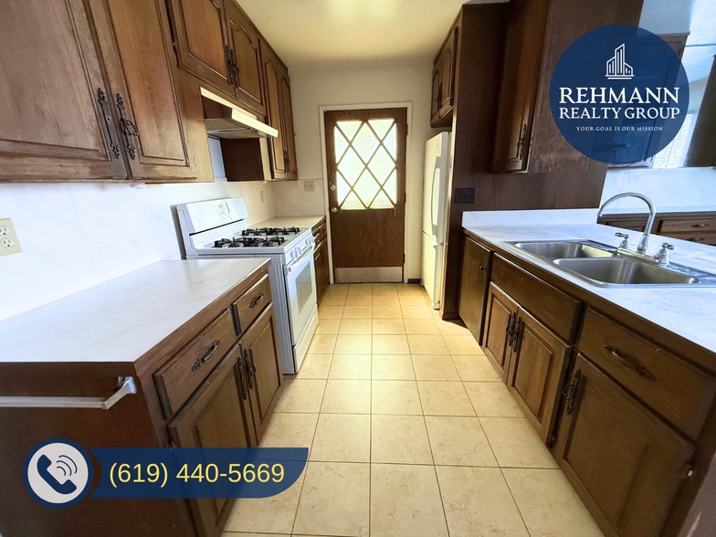 Building Photo - 4235 Kendall St