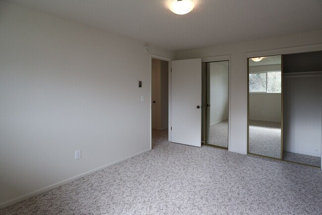 Building Photo - Heenan 2918-2920