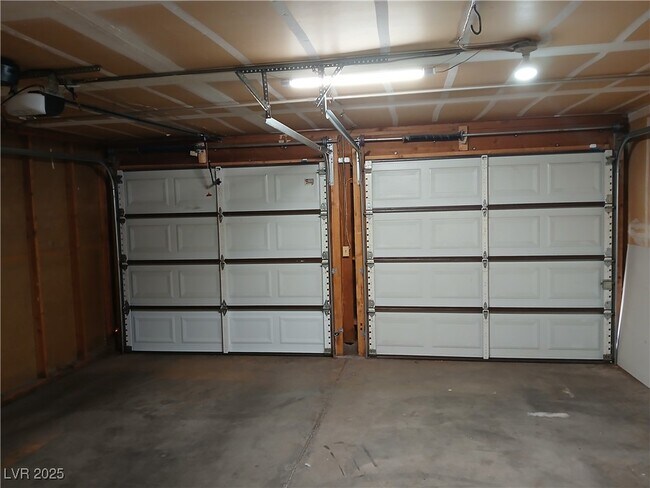 Building Photo - 211 Brookside Ln
