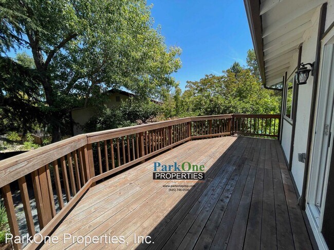 Building Photo - 3 br, 2.5 bath House - 200 Barnett Ter