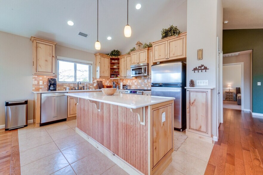 Building Photo - 799 Lookout Point Cir