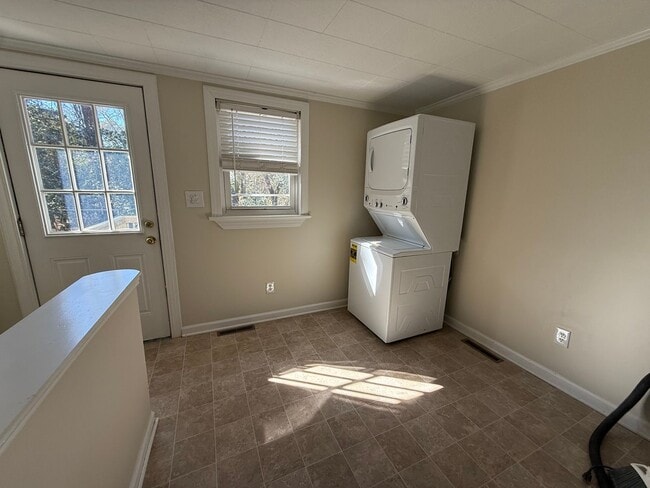 Building Photo - 1523 Anderson St NW