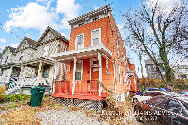 Building Photo - Spacious 5 BR house with amazing parking