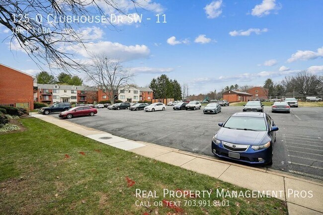 Building Photo - 125 Clubhouse Dr SW