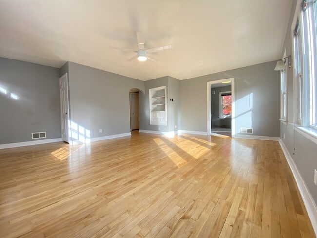 Building Photo - 1536 7th Ave NE