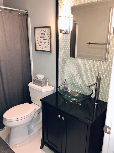 Building Photo - 8859 Eagleview Dr