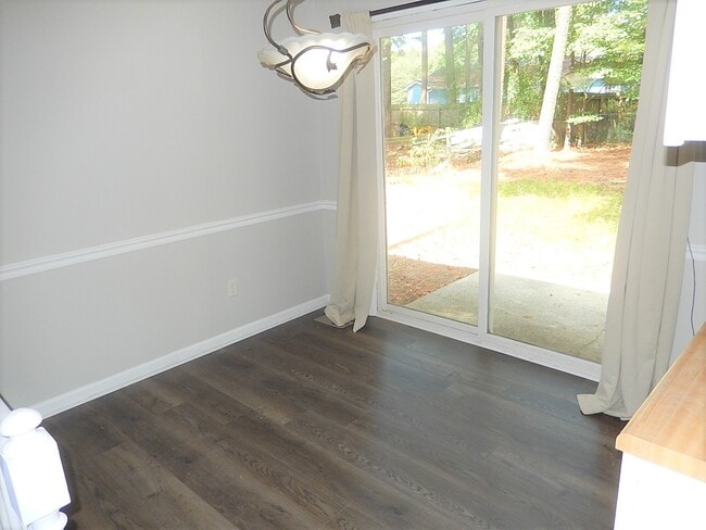 Building Photo - 3713 Sue Ellen Dr
