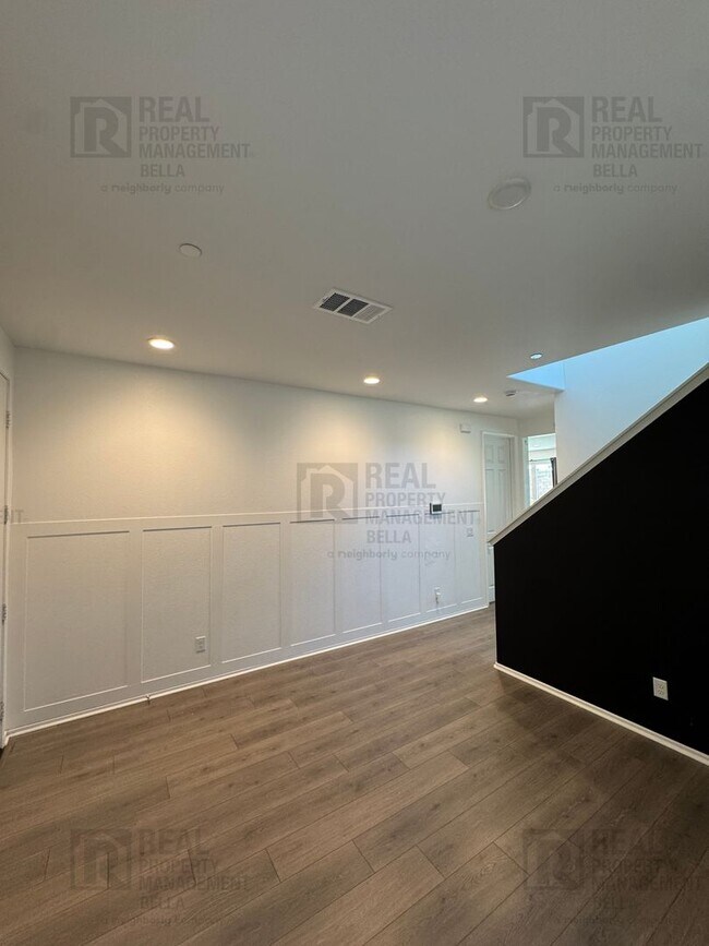 Building Photo - 2807 Moonshimmer St