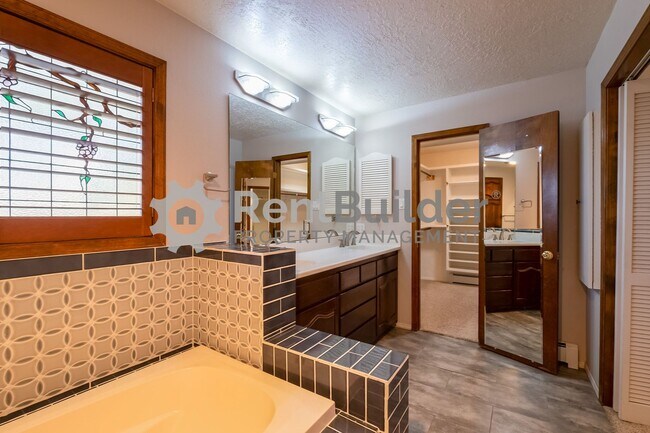 Building Photo - !!CALL US TODAY AT (505) 808-6467 TO SCHED...