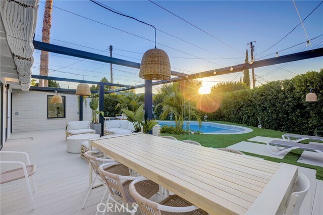 Building Photo - 8161 Encino Ave