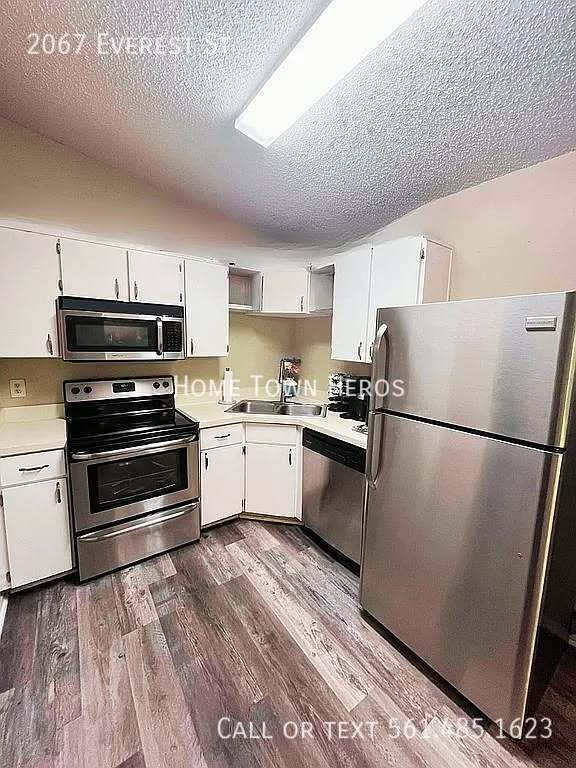 Building Photo - 2067 Everest St
