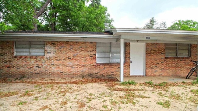 Primary Photo - 6618 Applegate St