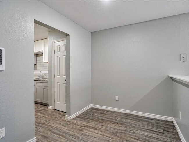 Building Photo - 5117 Lavender St