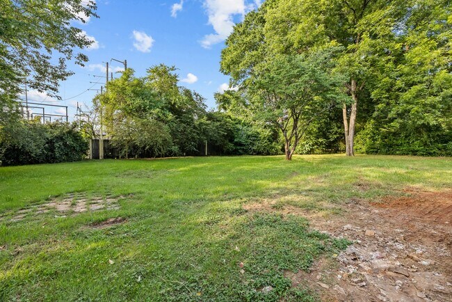 Building Photo - Charming 4 Bedroom, 2 Bathroom house