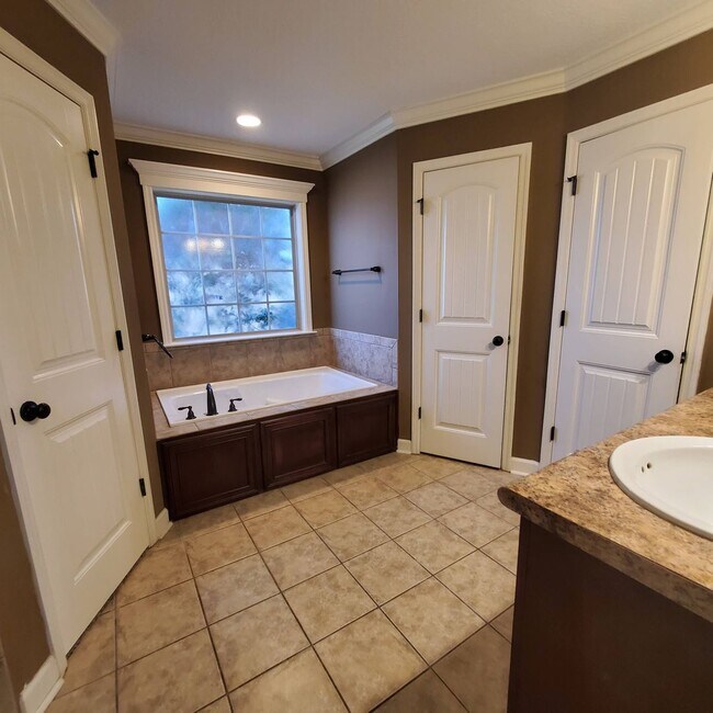 Building Photo - Charming 3-Bedroom Home with Modern Amenities in Hahira, GA