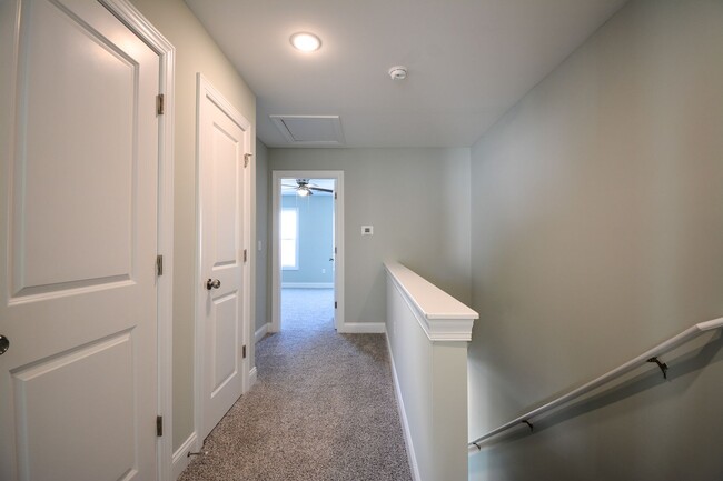 Building Photo - Gorgeous 2 Bedroom Townhome in Beachside Village