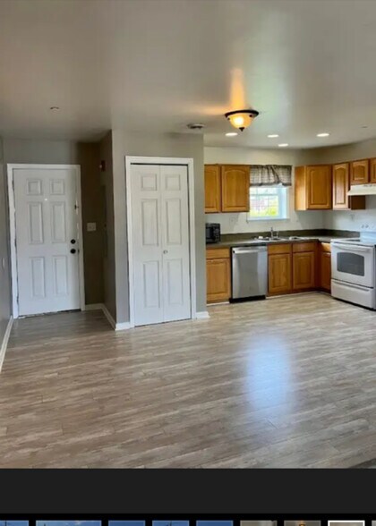 Building Photo - 75 S Maiden St