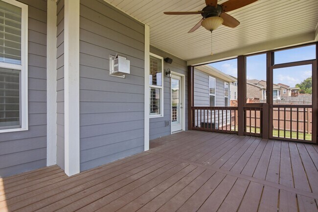 Building Photo - 5036 Winslow Dr