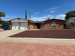 Building Photo - 1000 Oneida Dr