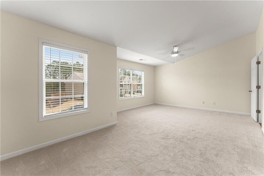 Building Photo - 5165 Sherwood Way