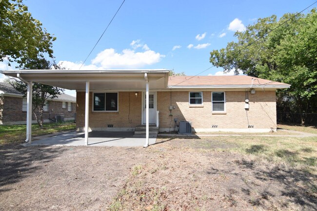 Building Photo - 2504 Paula Rd