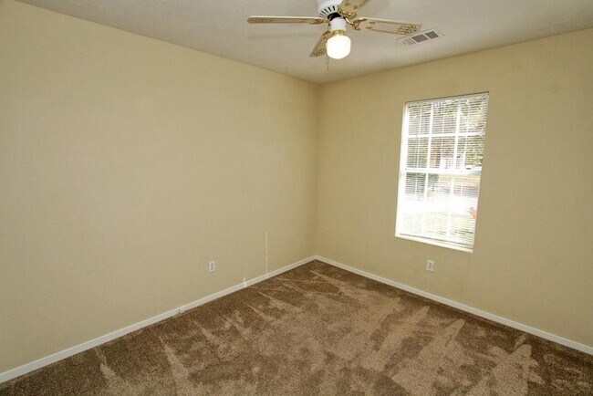 Building Photo - 210 Arborfield Way