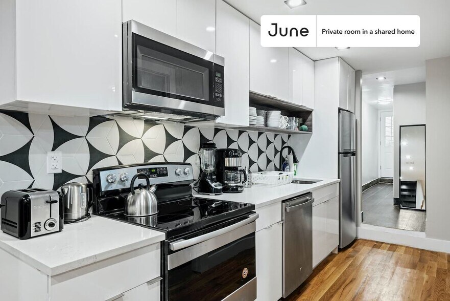 Building Photo - Cozy Private ROOM in Bedford-Stuyvesant