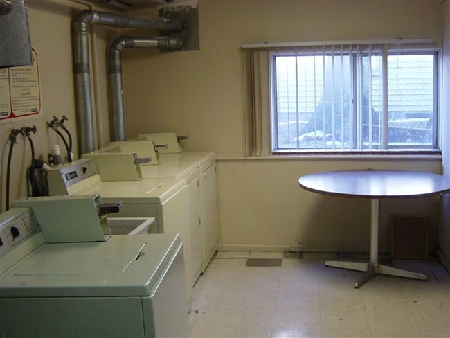 Building Photo - 2 br, 1 bath Apartment - 525 Seymour