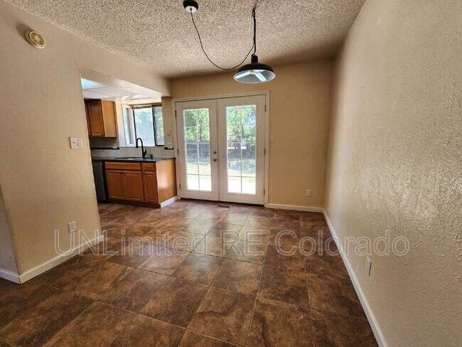 Building Photo - 10833 W Patterson Pl