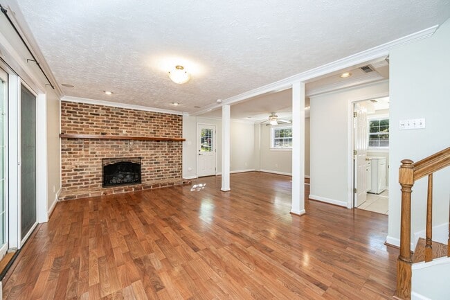 Building Photo - Generously Sized Midlothian Home Move In R...