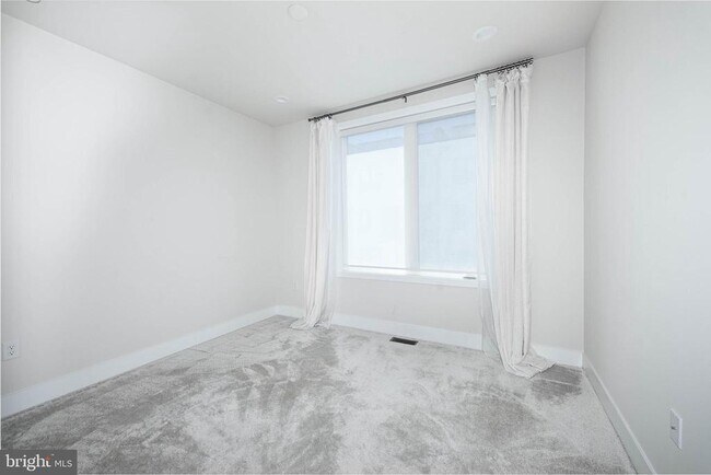 Building Photo - 305 Manion Aly
