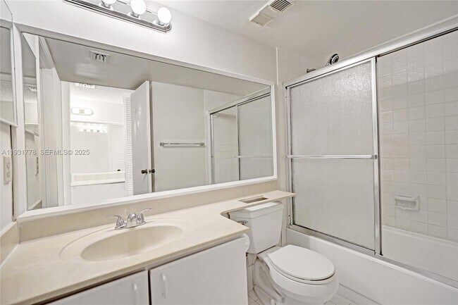 Building Photo - 9901 Westview Dr