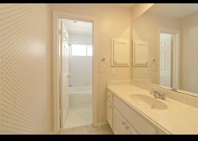 Building Photo - 5035 Plantation Colony Dr