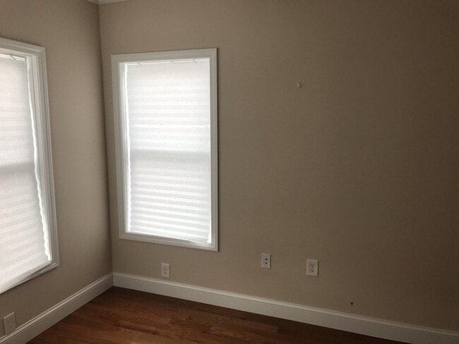 Building Photo - 50 Linden St