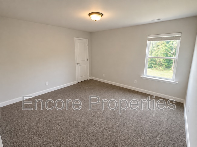 Building Photo - 38 Knotty Pine Dr