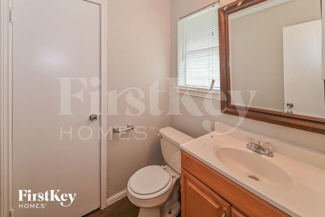 Building Photo - 12811 Claygate Dr