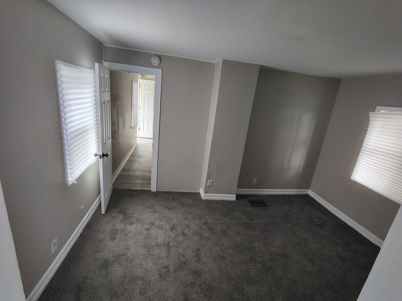 Building Photo - 431 N 2nd St