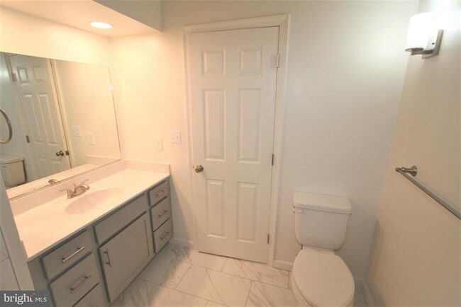 Building Photo - 14225 Jib St