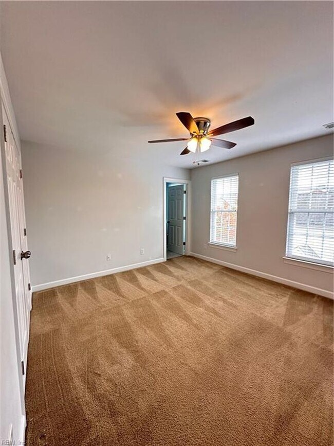 Building Photo - New Town